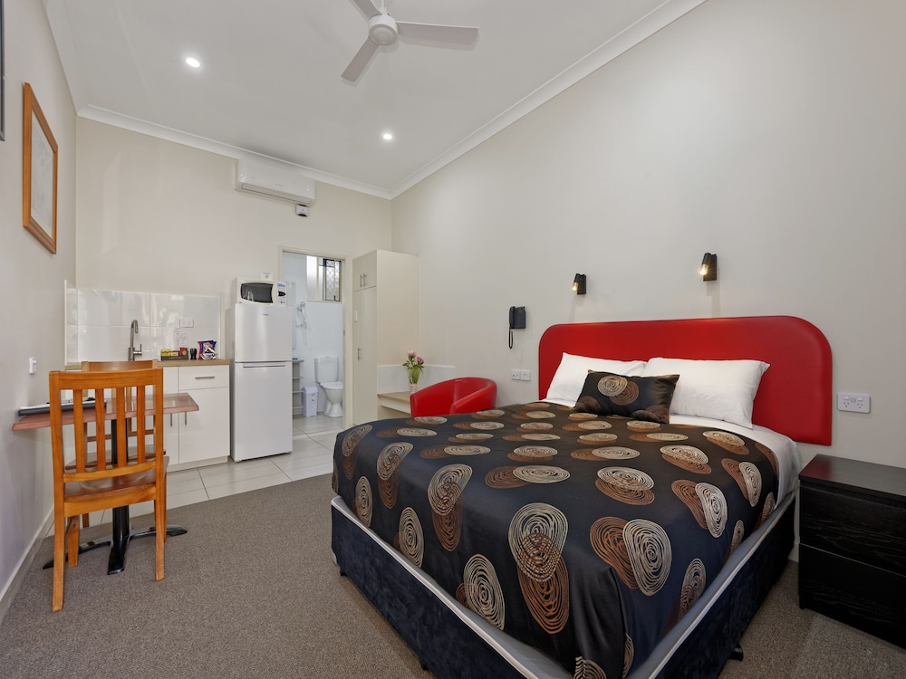 Econo Lodge Park Lane 16/29