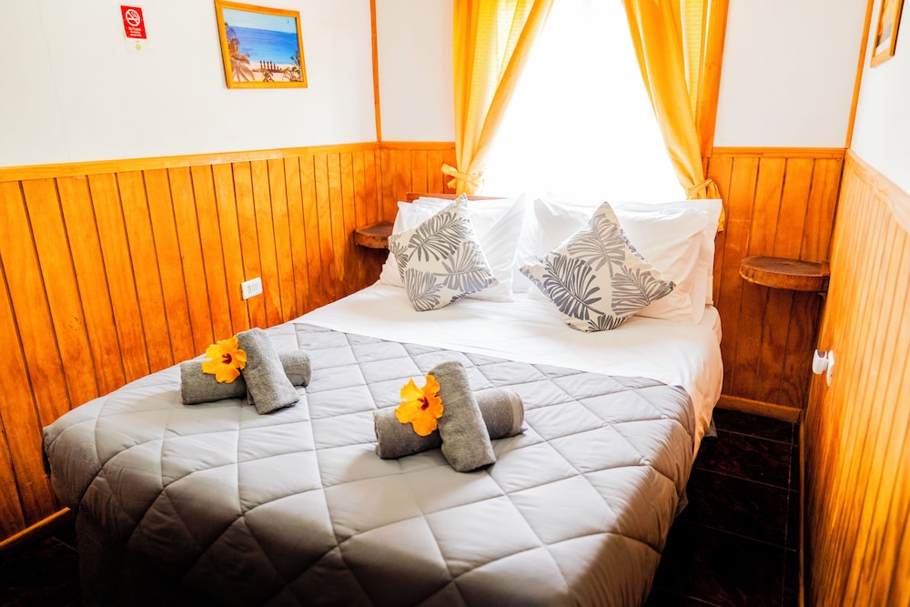 Hotel Y Cabanas Henua Iti 12/50