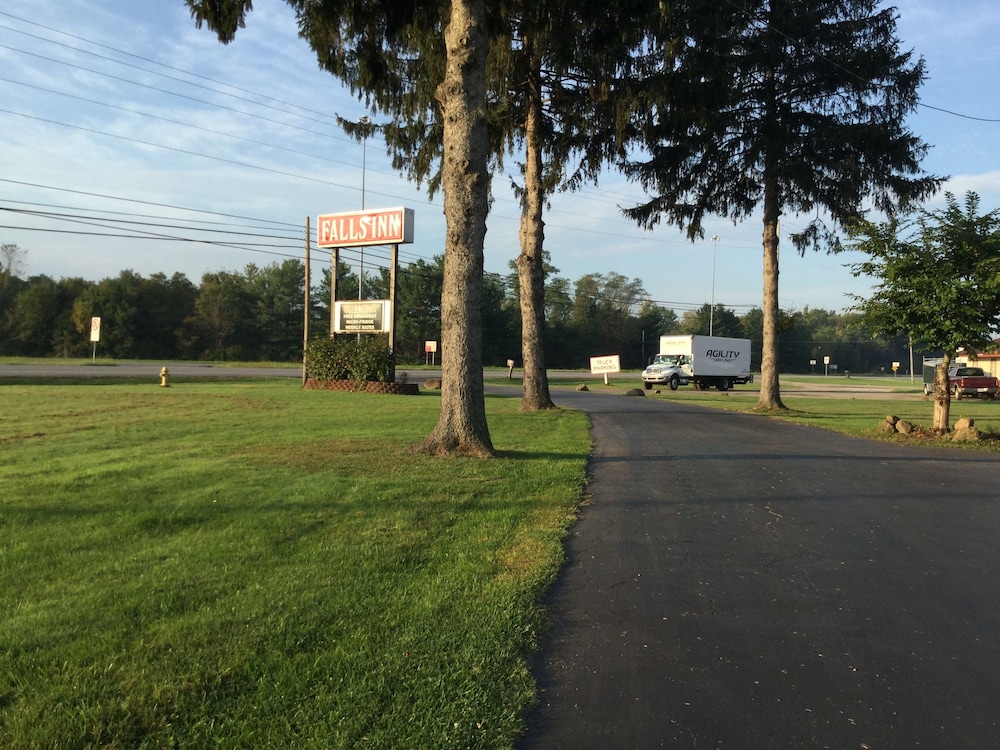 Falls Inn Newton Falls 40/43
