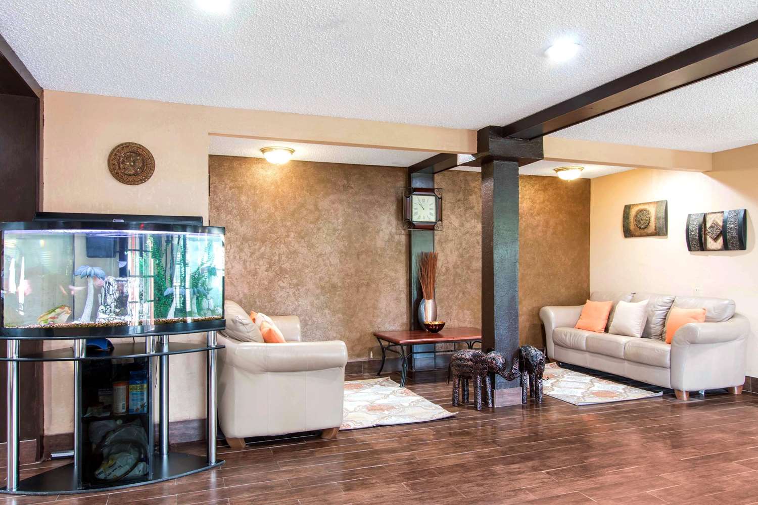 Quality Inn & Suites I-35 Near Frost Bank Center San Antonio, TX 21/33