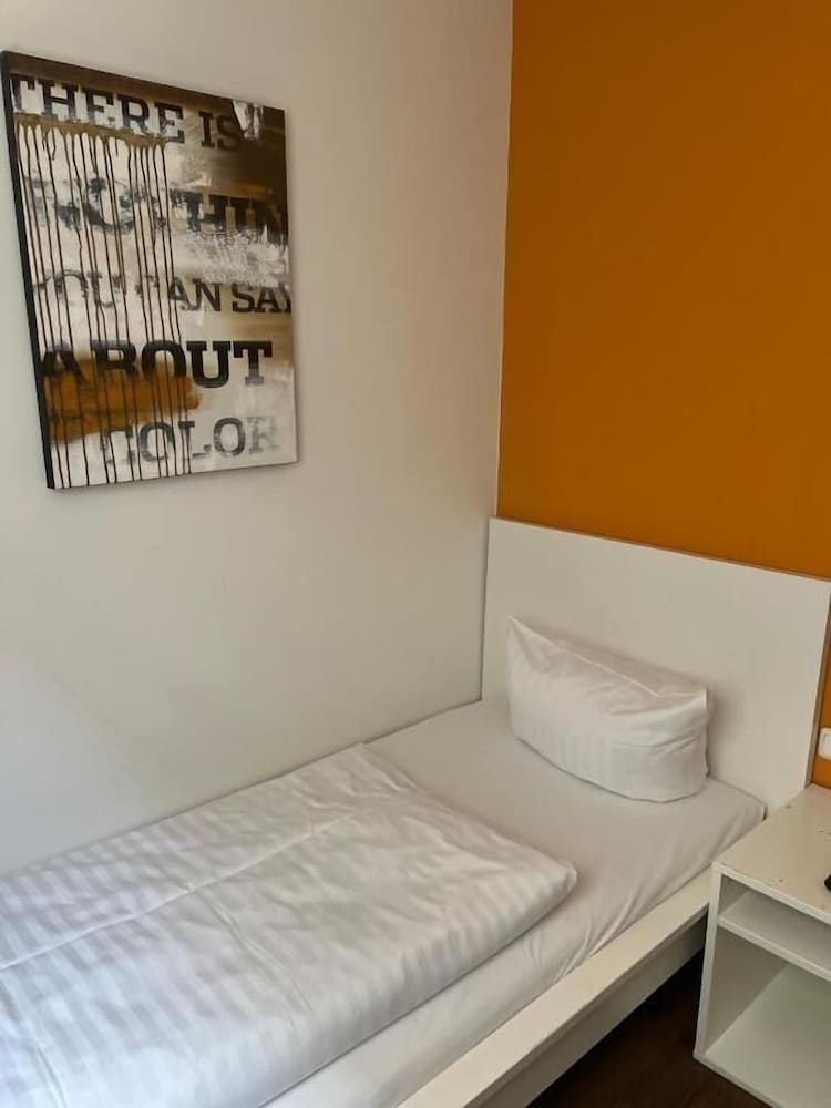 HOTEL S16 8/26