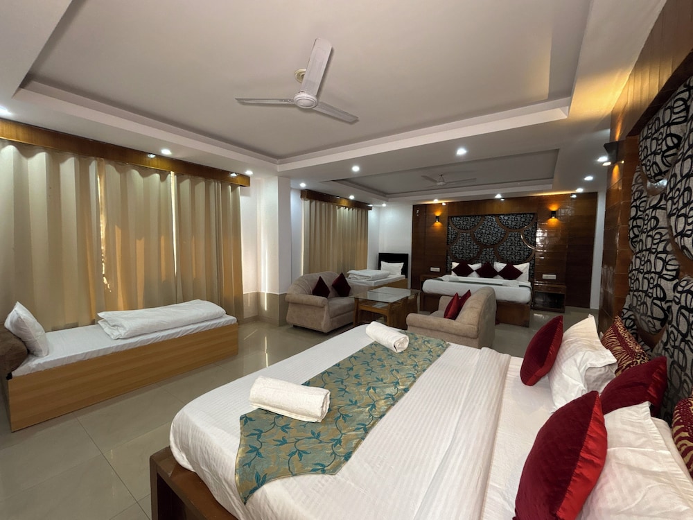 Hotel Raj Mandir 22/44
