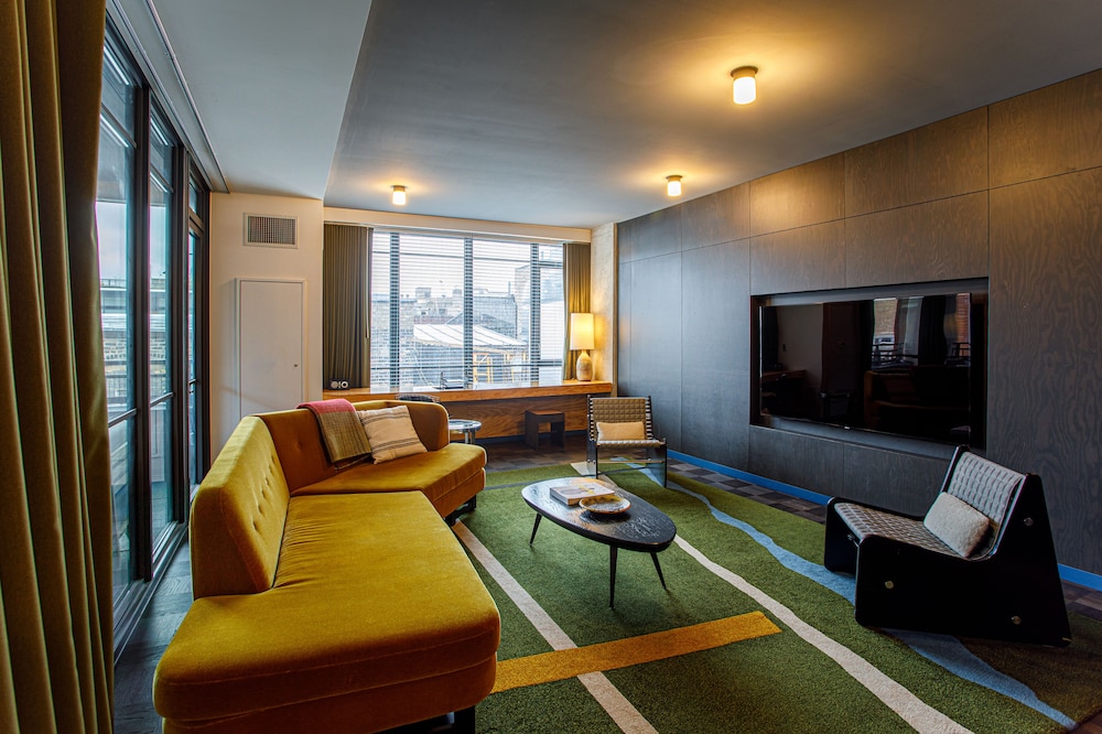 The Emily Hotel 41/70