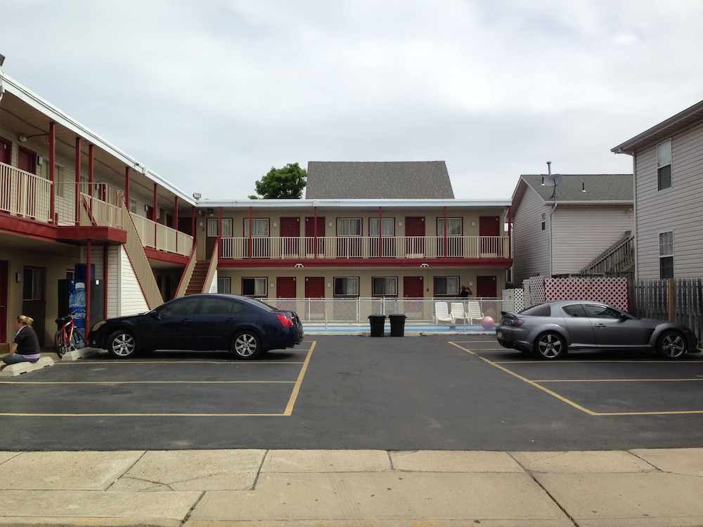 Flamingo Inn 15/16