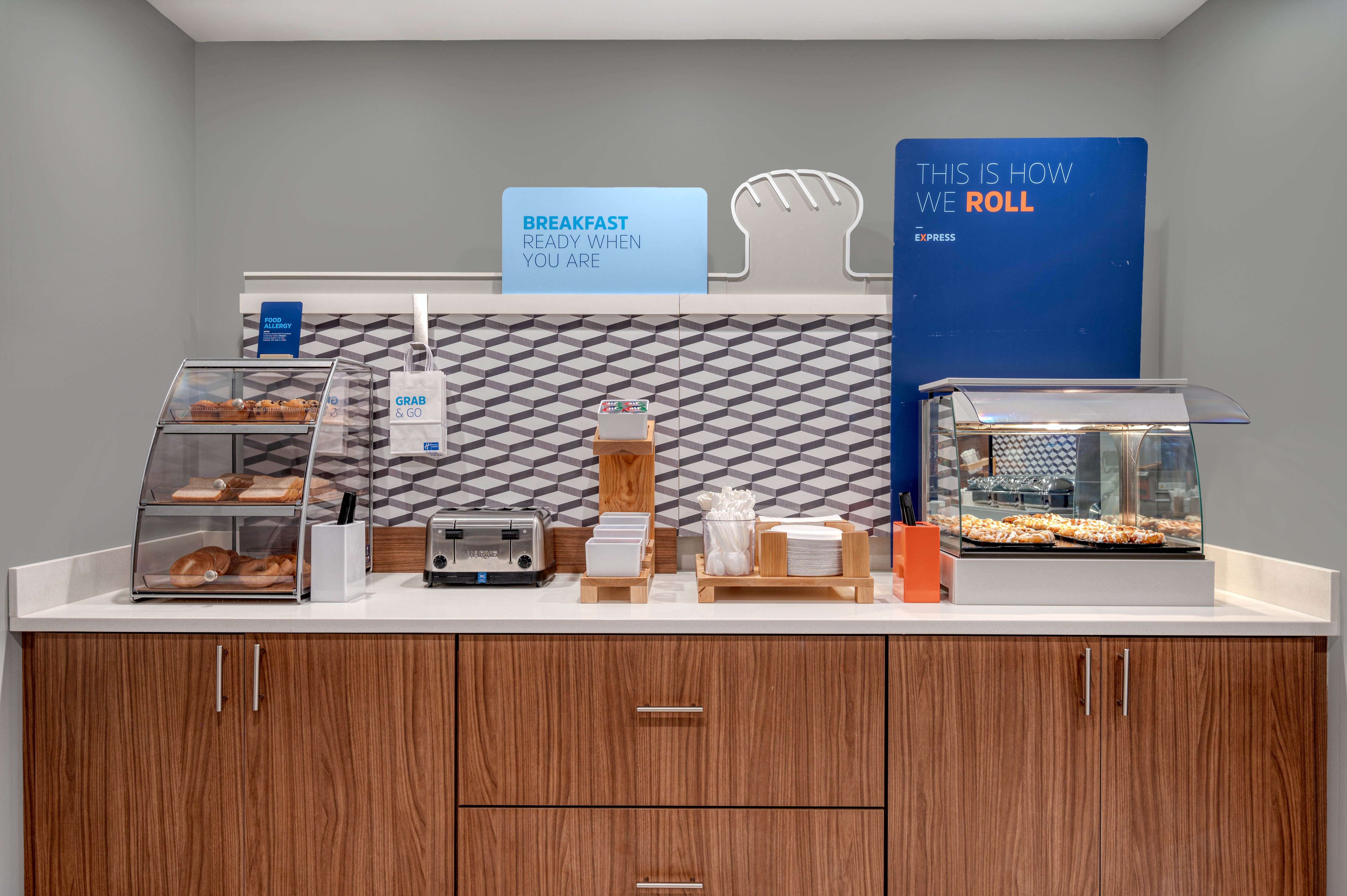 Holiday Inn Express Hotel Suites Wadsworth 68/70