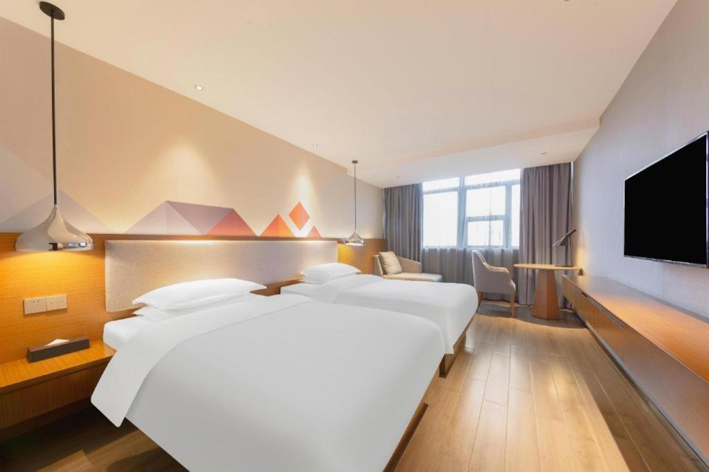Borrman Hotel (Wuchuan) 26/52