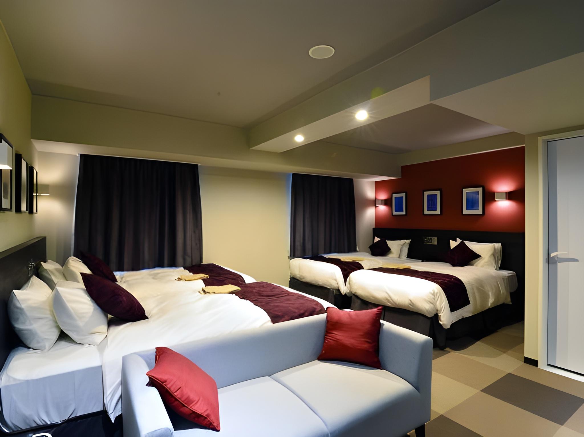 4 Rooms, Executive