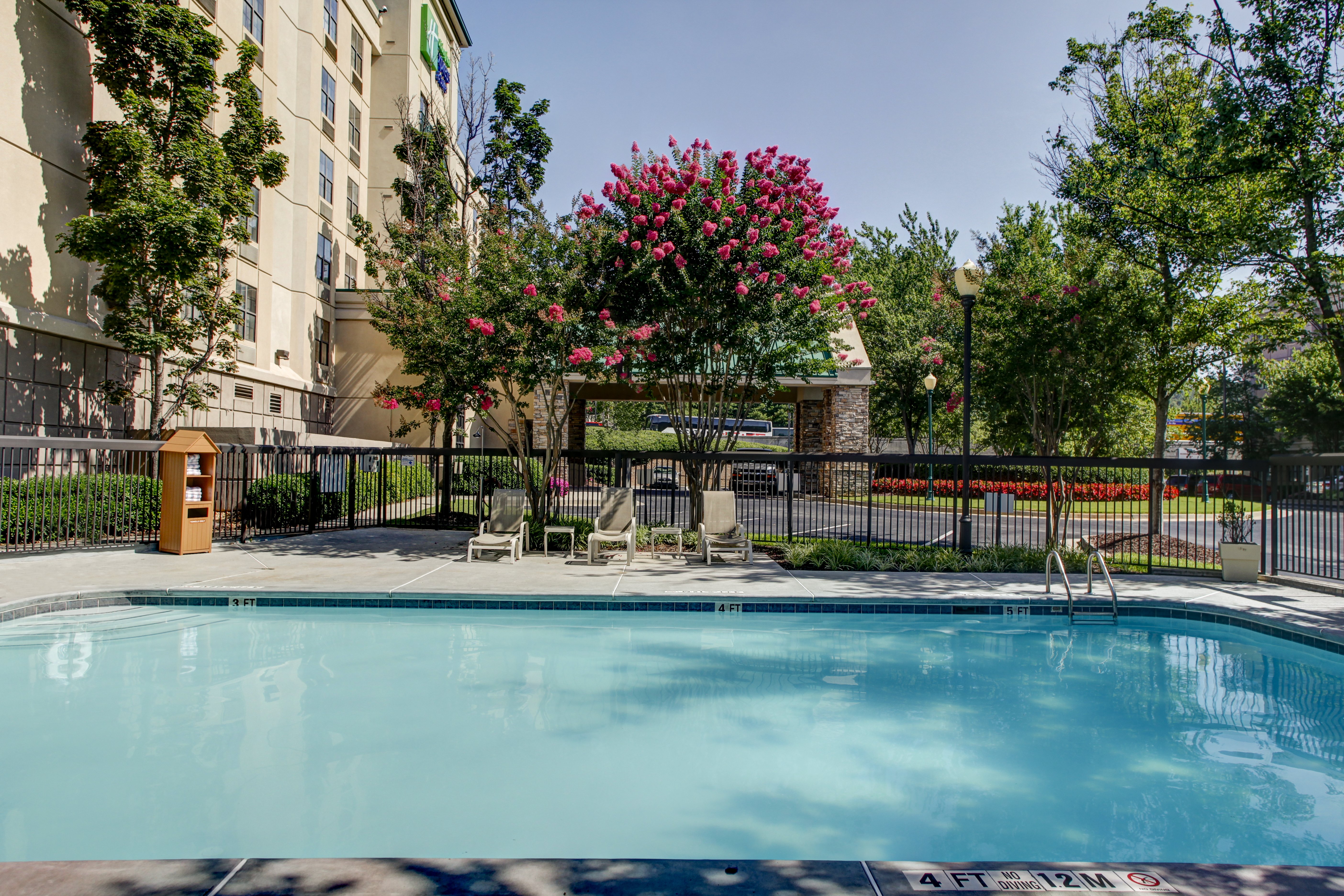 Holiday Inn Express Suites Atlanta Buckhead 25/25