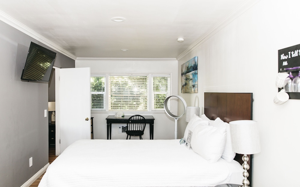 Seaside Laguna Inn & Suites 20/50