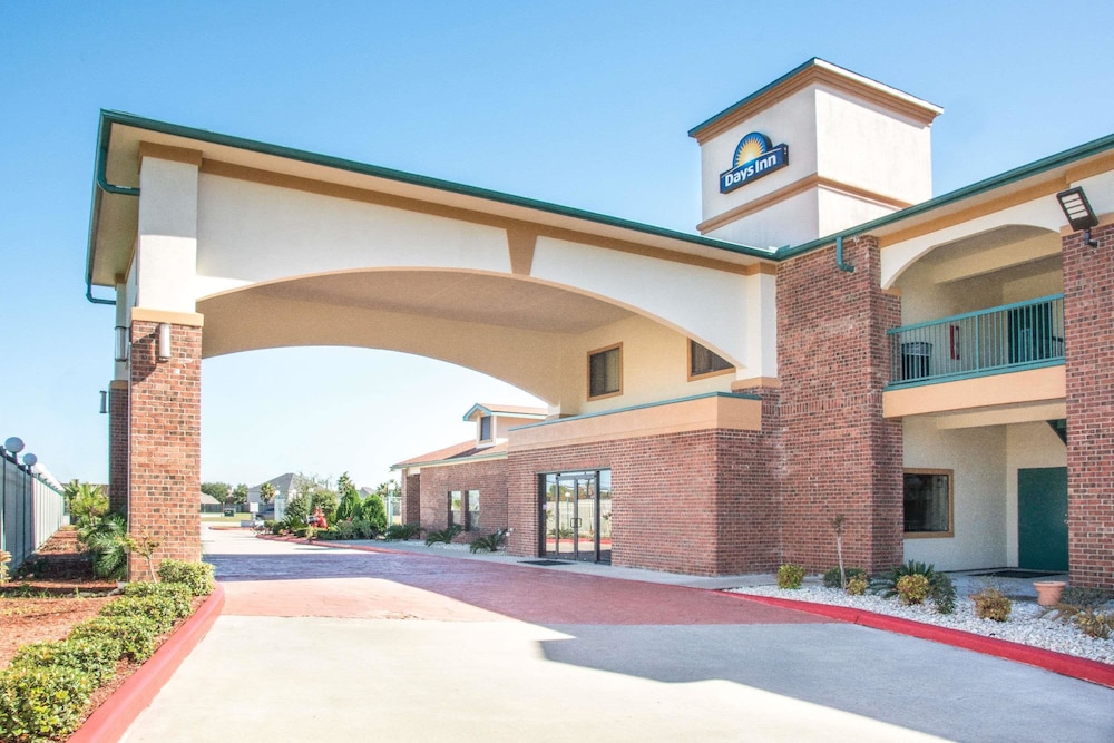 Days Inn By Wyndham Baytown East 39/50