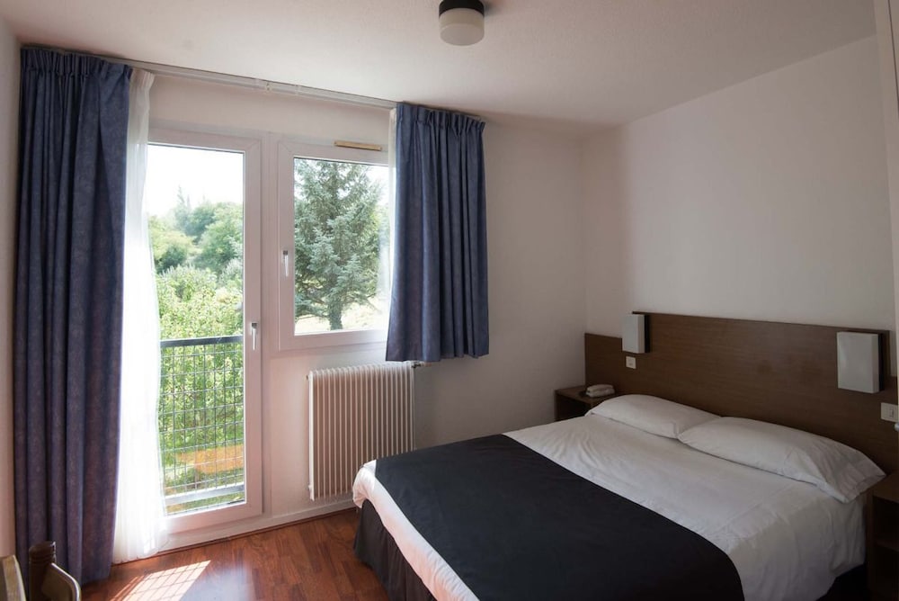 ROOM, DOUBLE BED