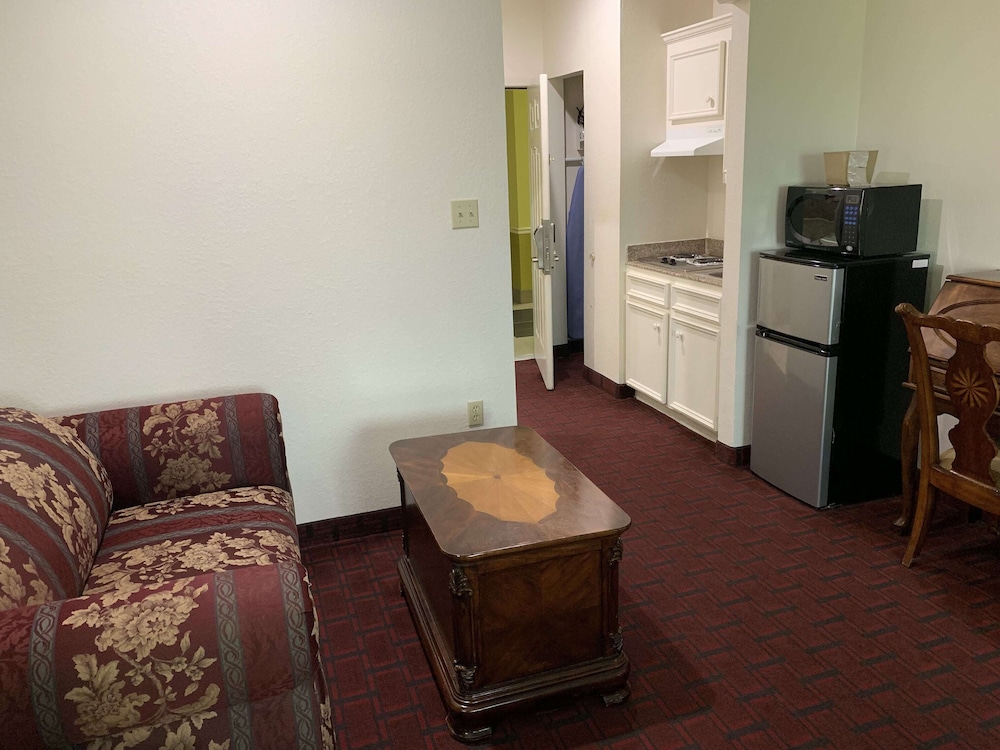 Baymont by Wyndham Texas City 41/59
