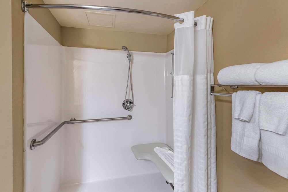 Comfort Inn & Suites Virginia Beach - Norfolk Airport 28/28