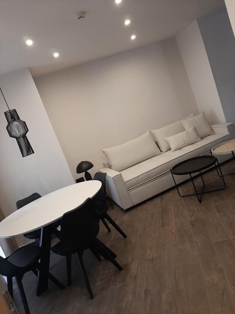 Elina Hotel Apartments 56/79