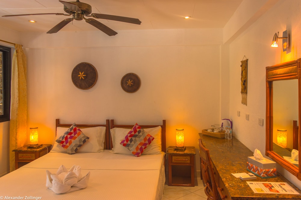 Alona Vida Beach Resort 36/64
