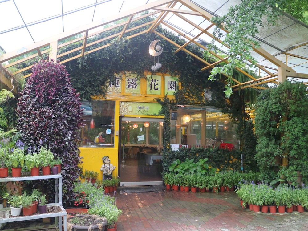 Tai-Yi Red Maple Resort(Tai-Yi Ecological Leisure Farm) 3/64