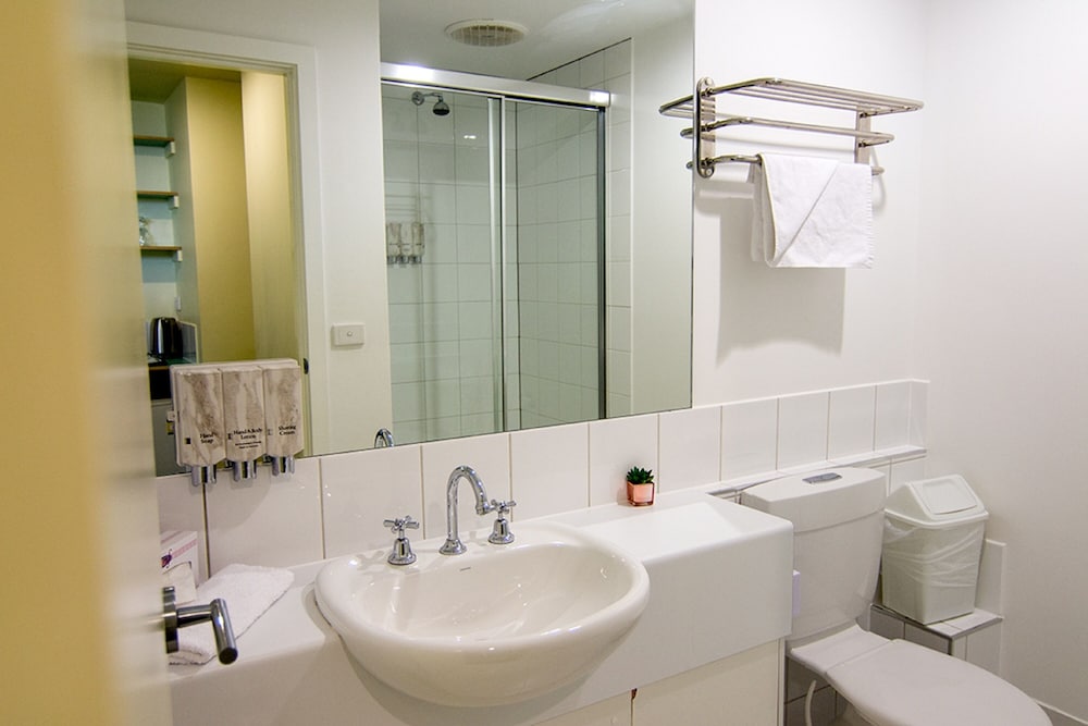 Miami, Quadruple, King and Twin Beds، Miami Hotel Melbourne 3/3