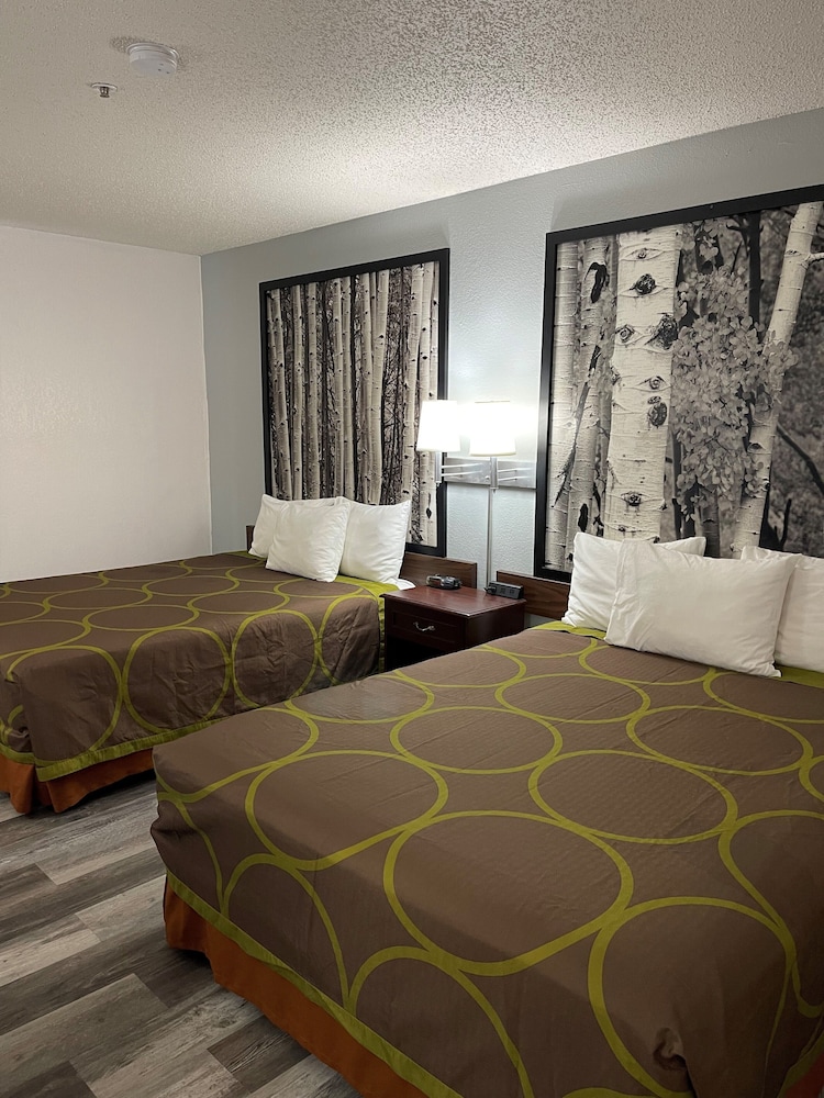 Super 8 By Wyndham Trinidad 14/39