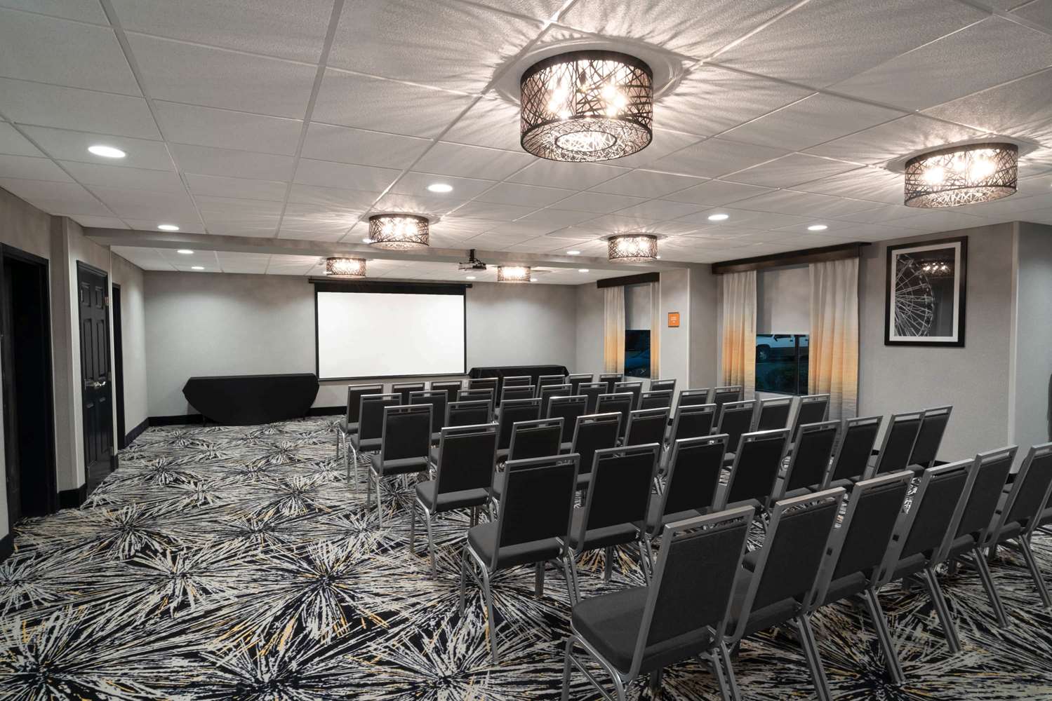La Quinta Inn and Suites by Wyndham Raleigh Downtown North 35/47