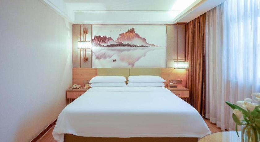 Vienna Hotel (Xiamen Airport, Jiangtou Metro Station) 27/51