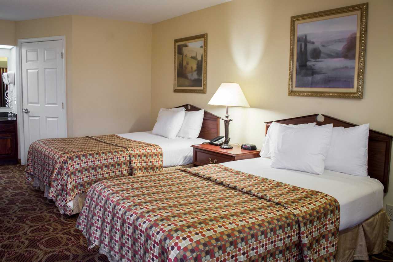 Econo Lodge Greenville near University 35/64