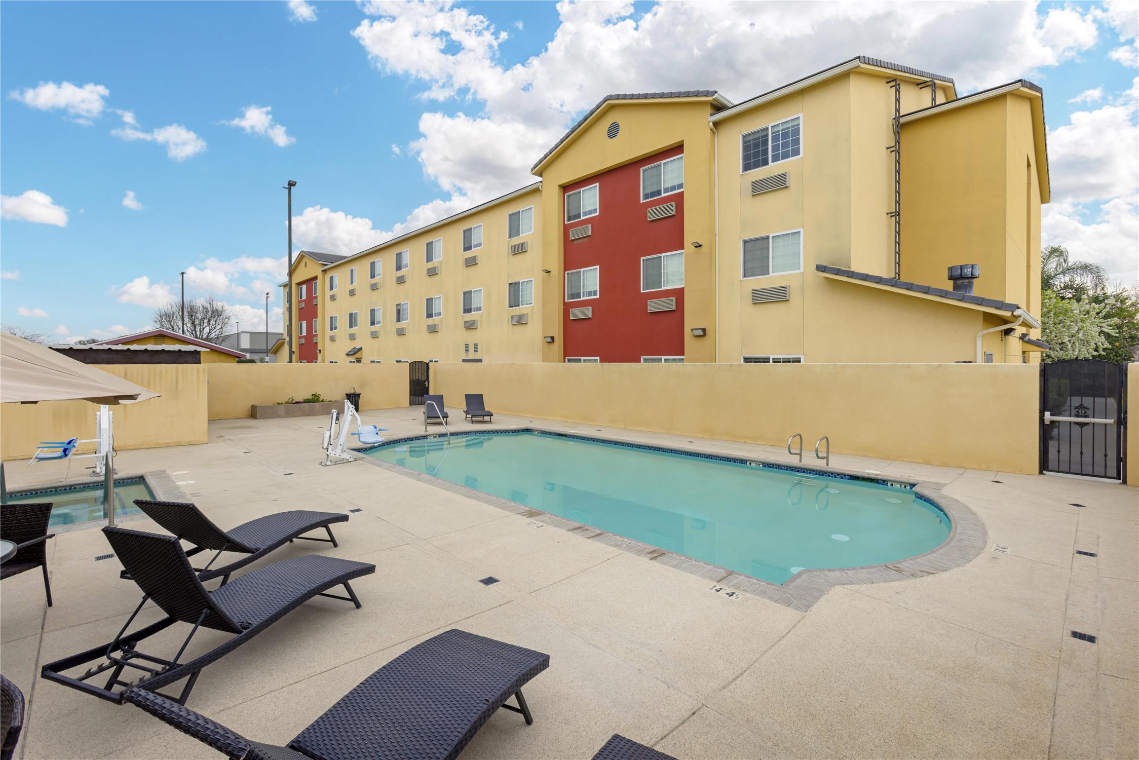 Best Western Plus Wasco Inn & Suites 63/63