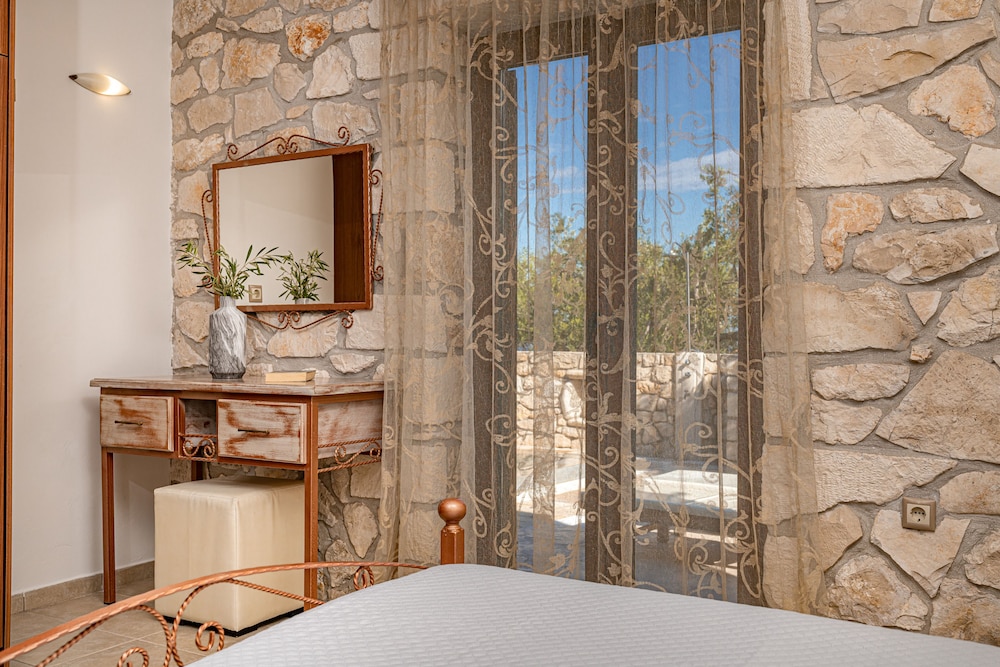 Kymaros Villas 24/36