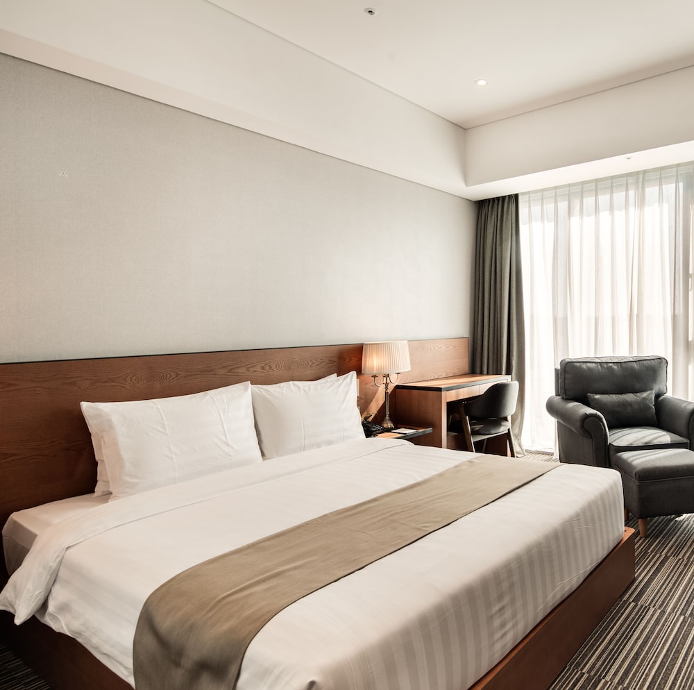 Golden Tulip Incheon Airport Hotel and Suites 18/63