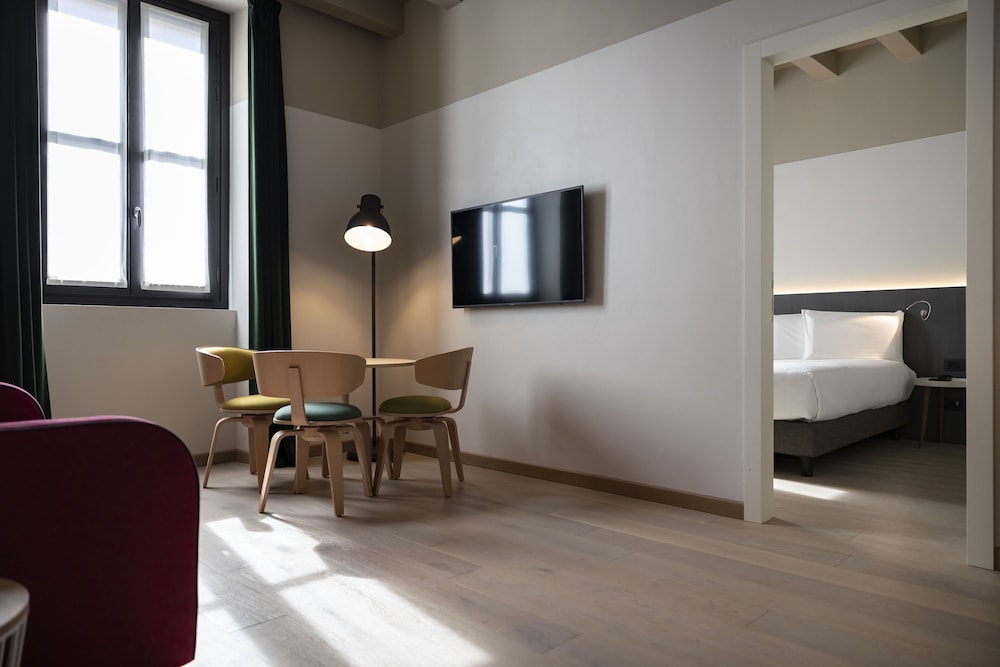 Savona 18 Suites 31/74