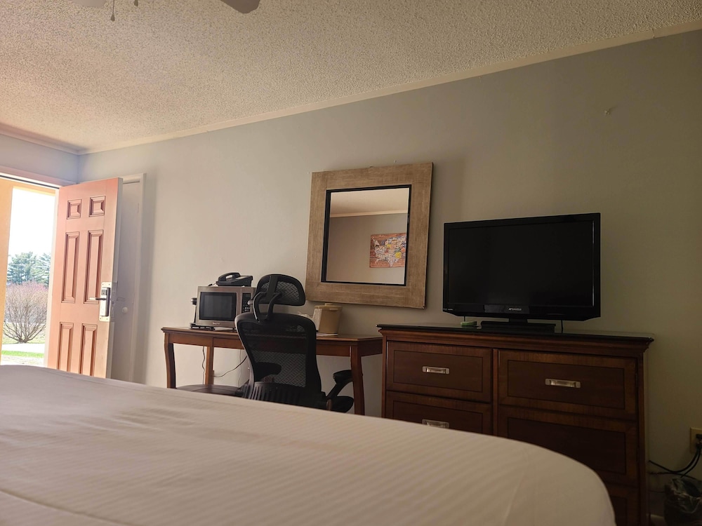 Econo Lodge Inn & Suites Tilton 12/38