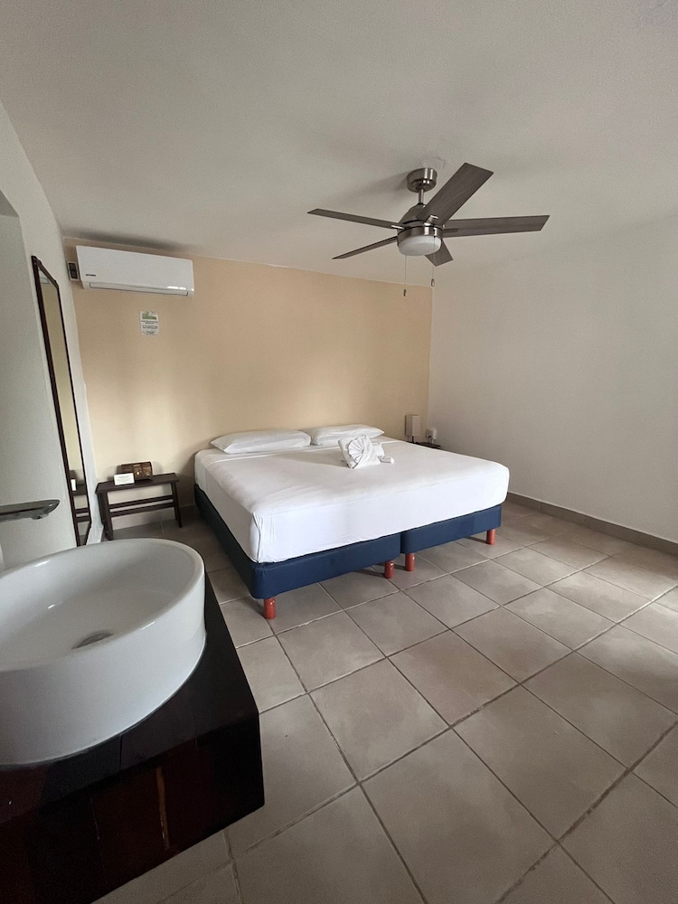 La Diosa Kali Beach Front Hotel 45/50