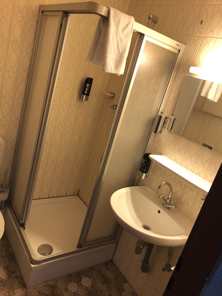 Parkhotel Lindenhof 34/40