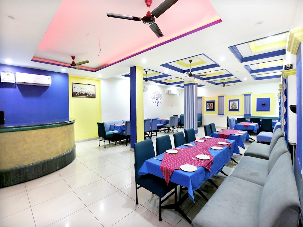 Oyo 4256 Hotel Rajmahal 15/16