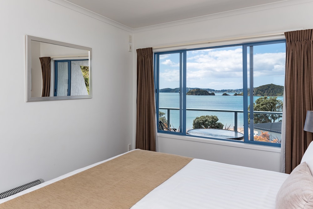Blue Pacific Apartments 32/70