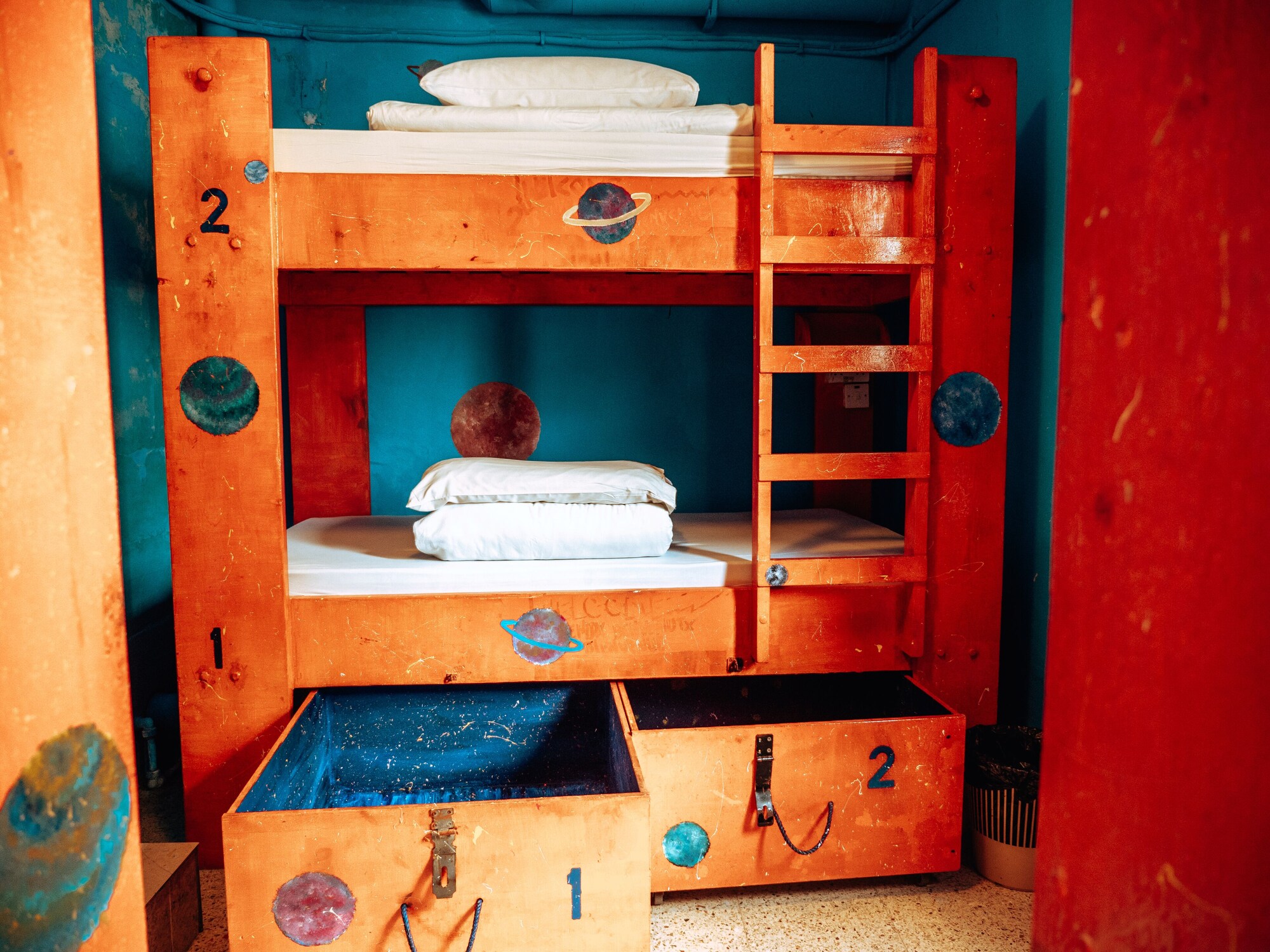 MIXED DORM, SAND, SUN, 6 BEDS