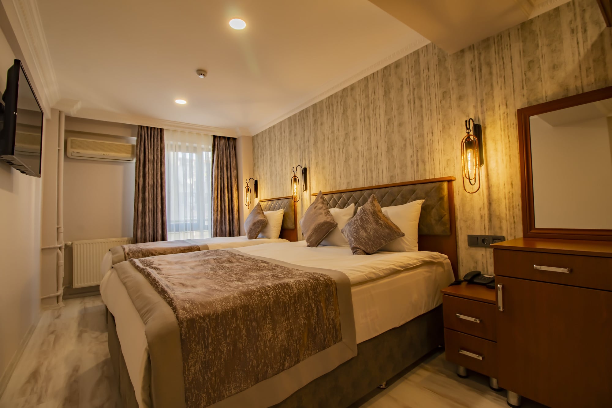 ROOM, TRIPLE