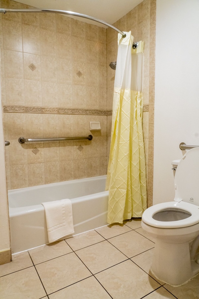 Rodeway Inn and Suites Colton Riverside 44/50