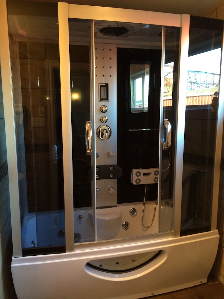 Olux Hotel Motel Suites 4/71
