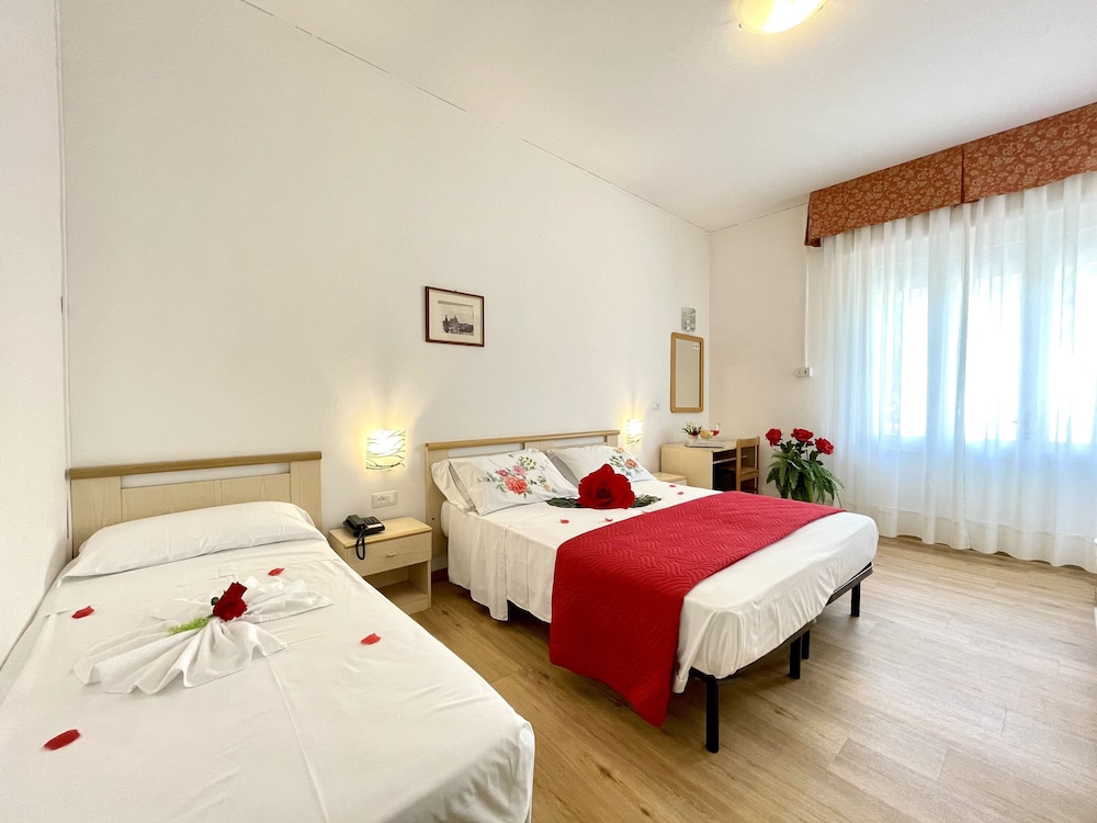 HOTEL TROVATORE 8/48