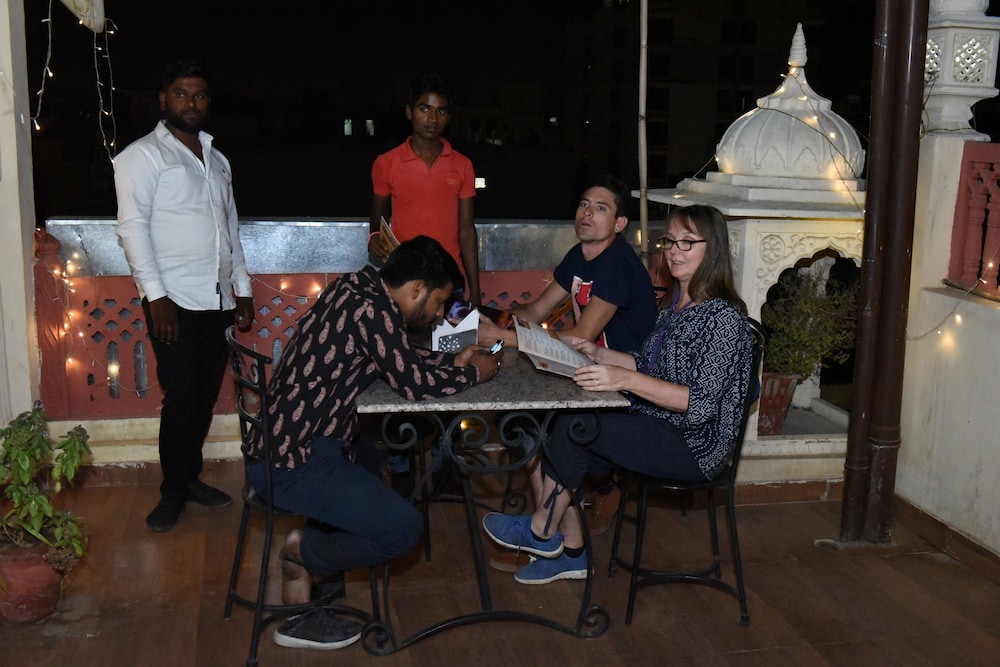 Hotel Vaishnavi 6/58