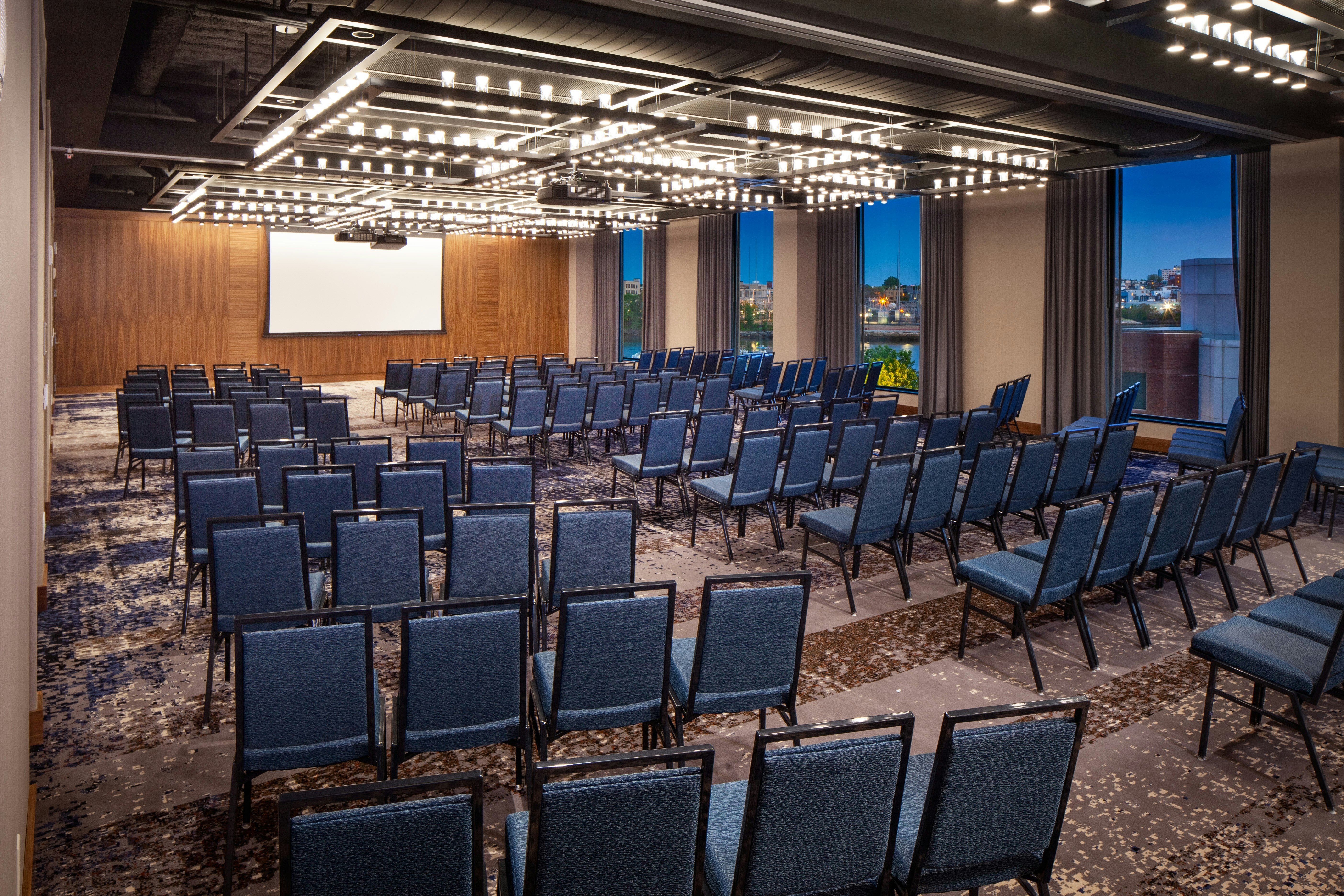 Hampton Inn Boston Seaport District photo4