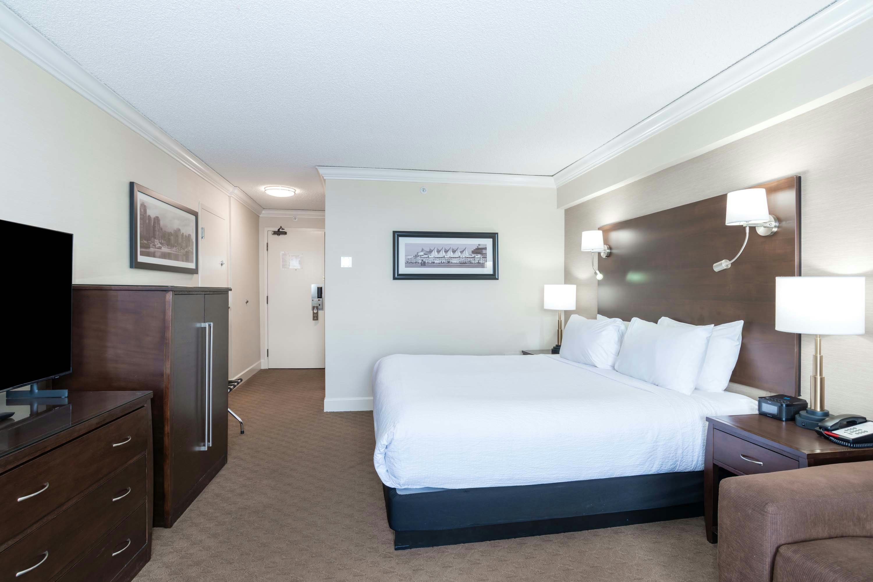 Deluxe, King Bed, with View, Sofa, Columbia Tower