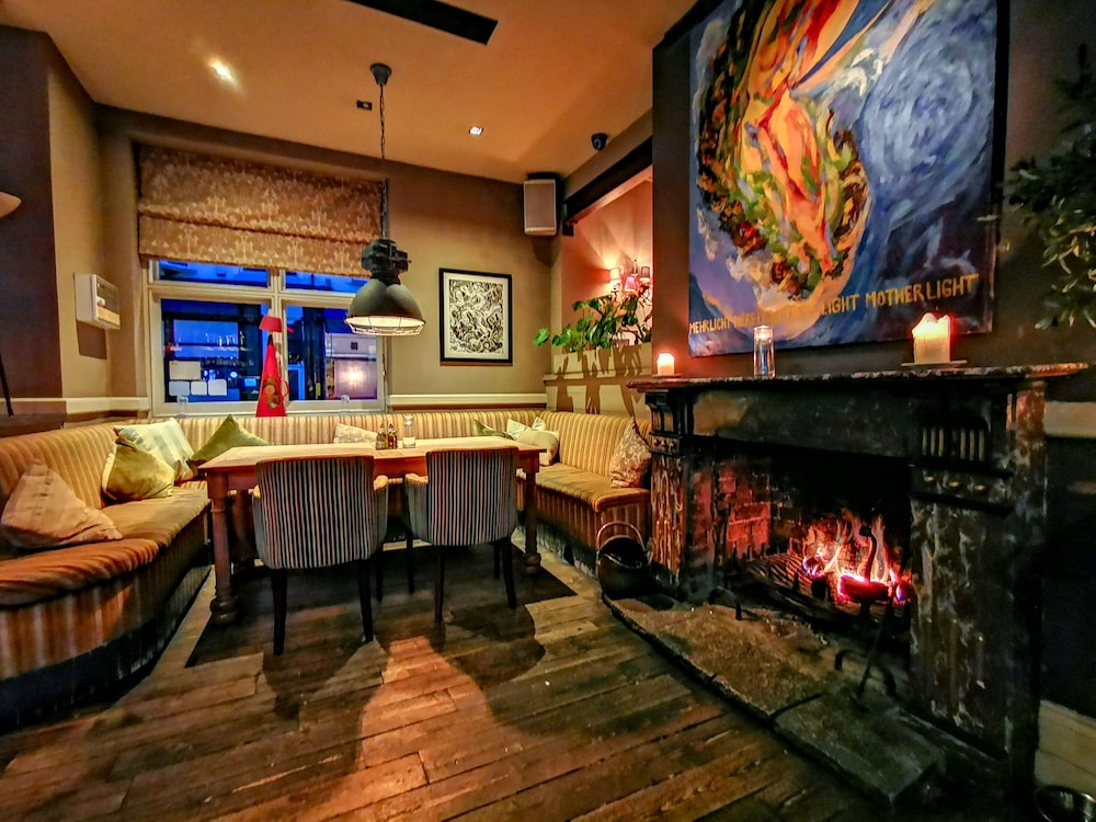 Ox Hotel Bar & Grill 8/67