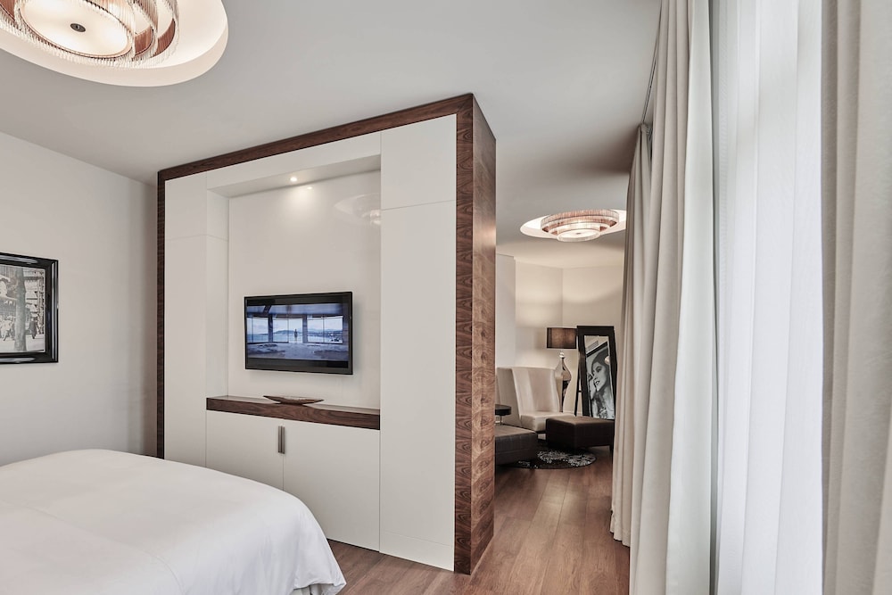 Roomers Berlin, Autograph Collection 16/42