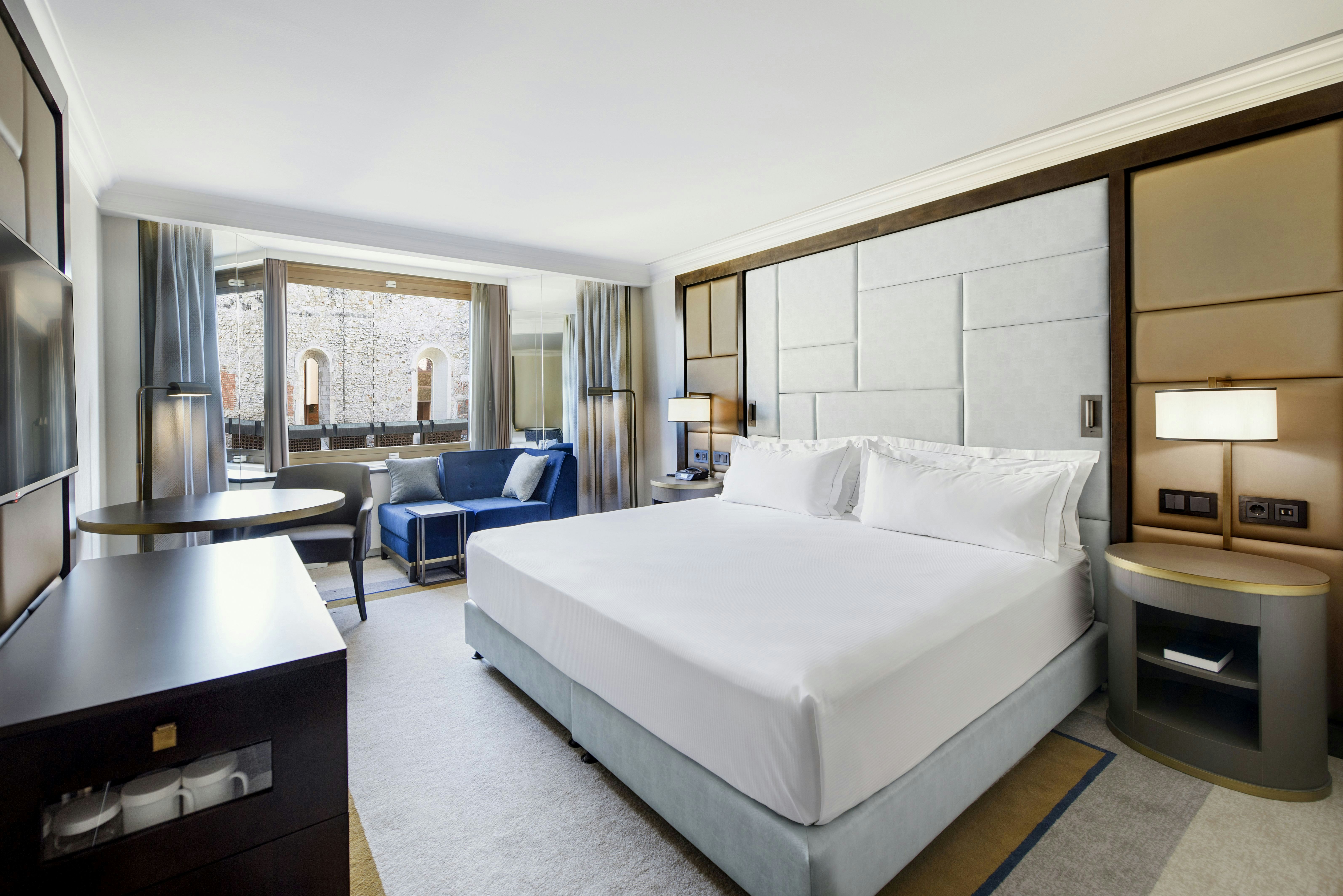EXECUTIVE, KING BED