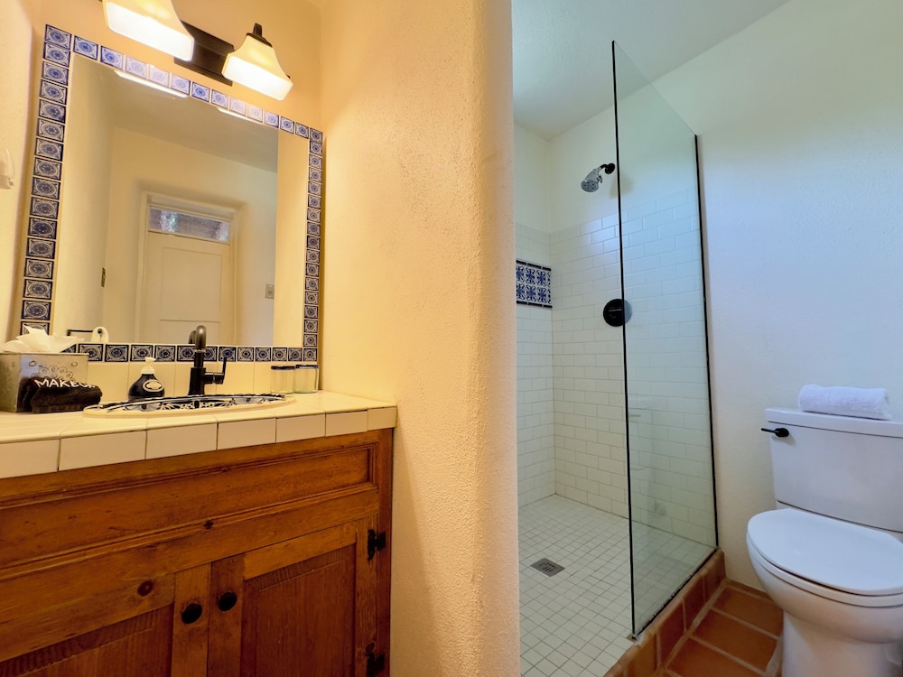 Old Taos Guesthouse Bed and Breakfast 63/69
