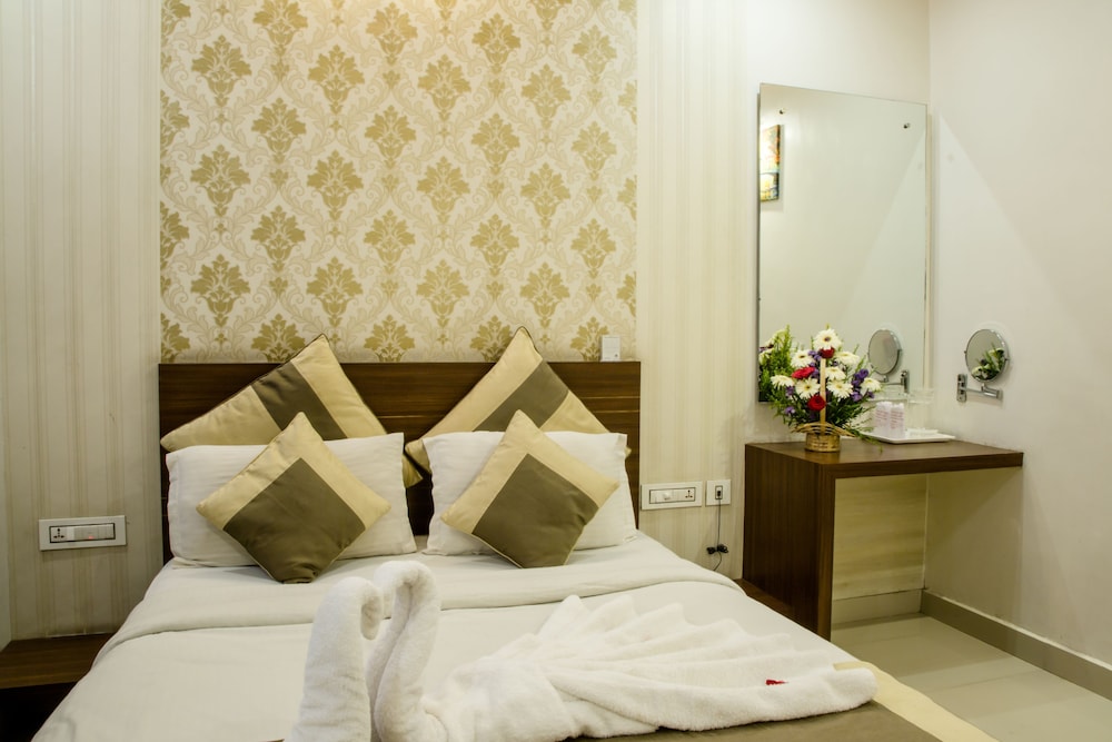 Aishwarya Suites 23/68