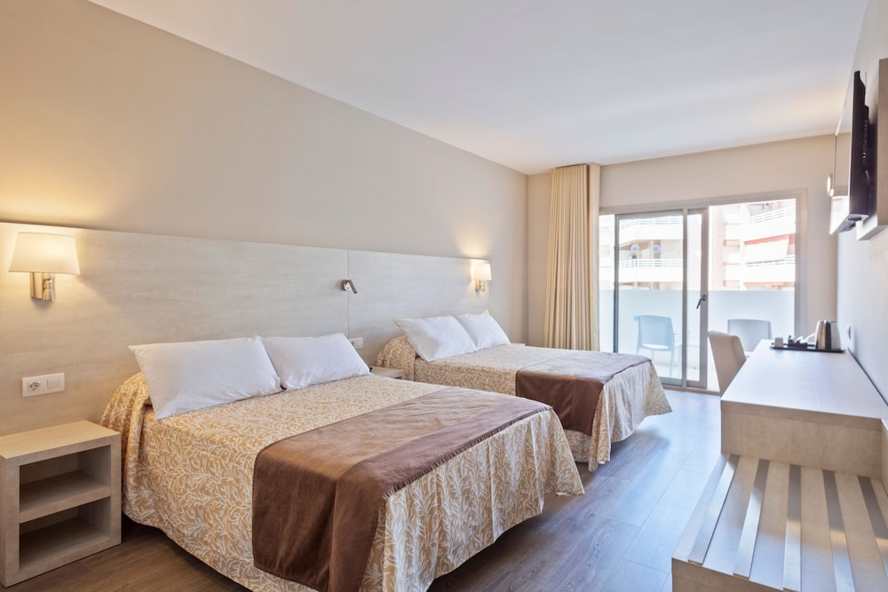 ROOM, DOUBLE BED