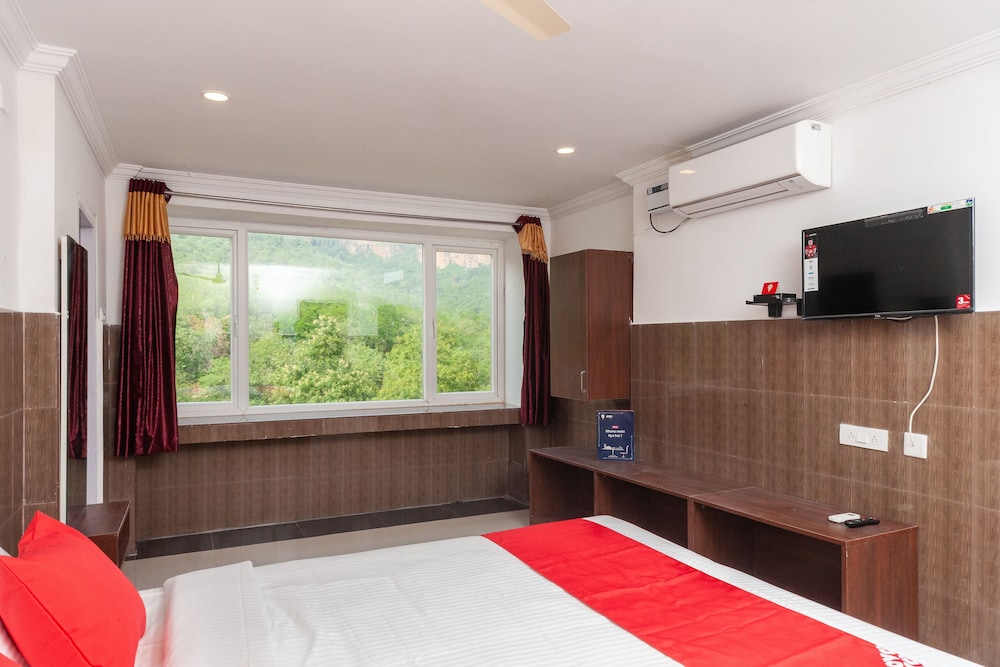 Oyo 27775 Hotel Srinivasa Residency 5/26