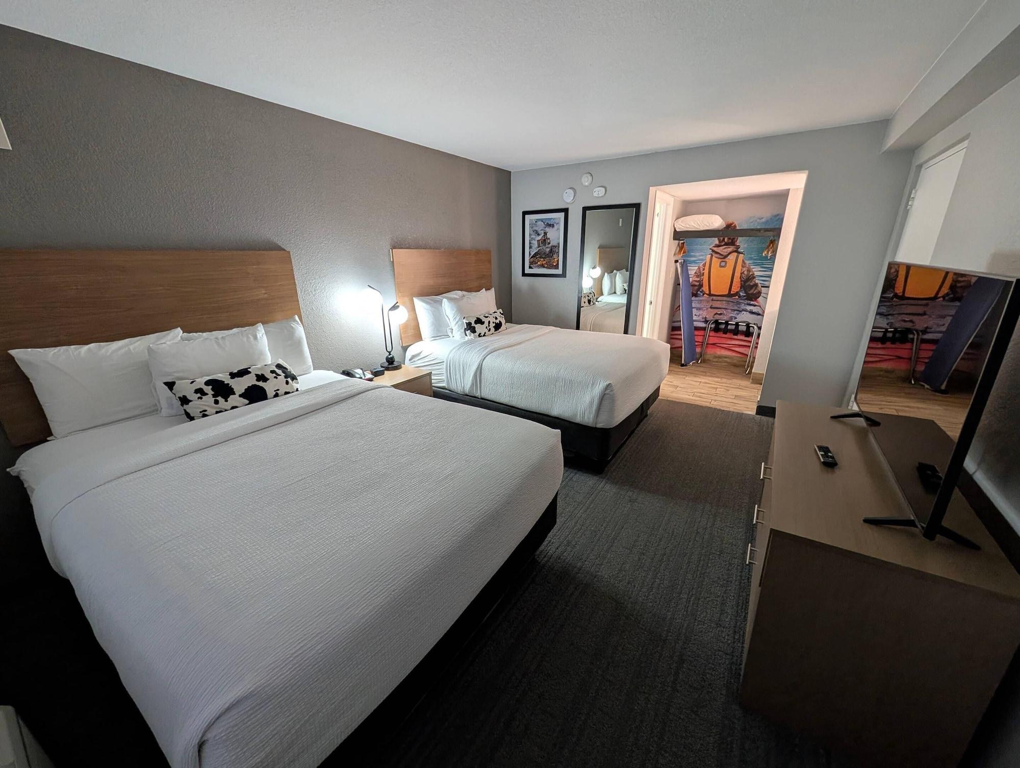 Suite, Multiple Beds